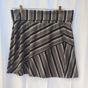 TEHAMA Gray and Black Asymmetrical Skater Mini Skirt Size M